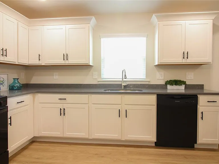 1242 Dorothy St — Photo 12