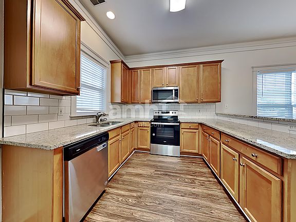 3rd image of 206 Hydrangea St