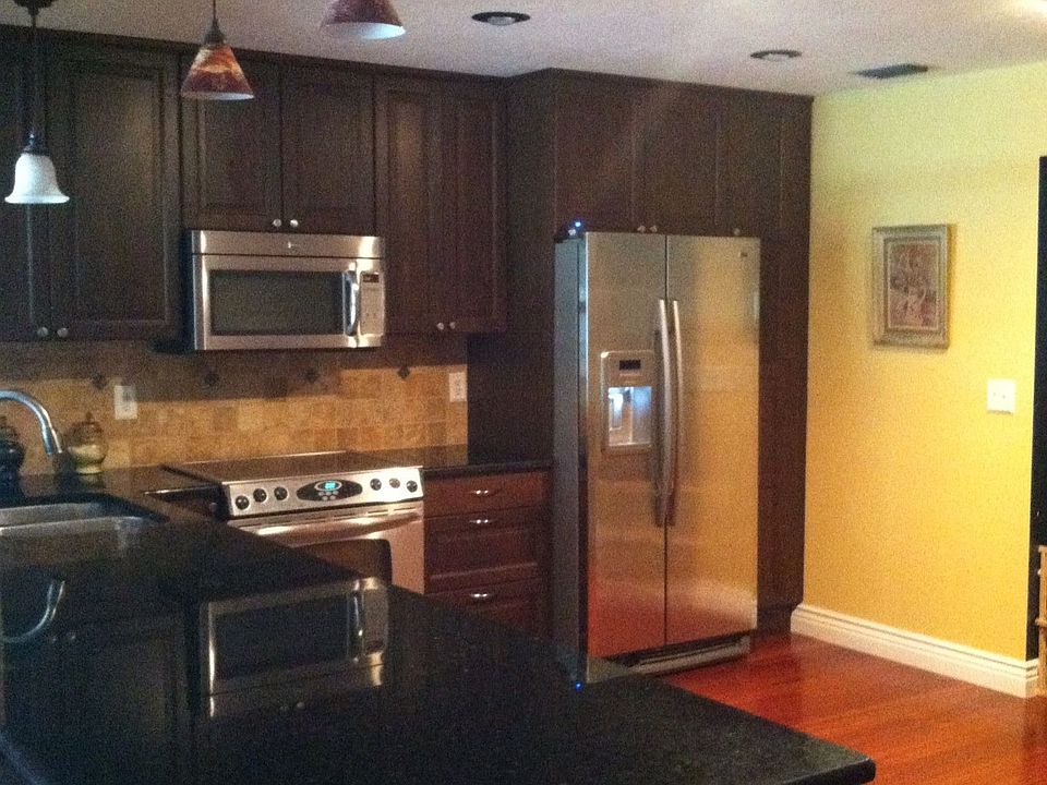 Alt view of kitchen