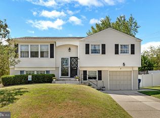 4 Saddle Ridge Rd, Voorhees, NJ 08043