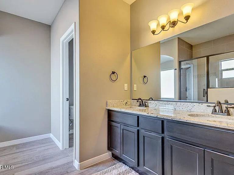 12934 Terrington Ave — Photo 13