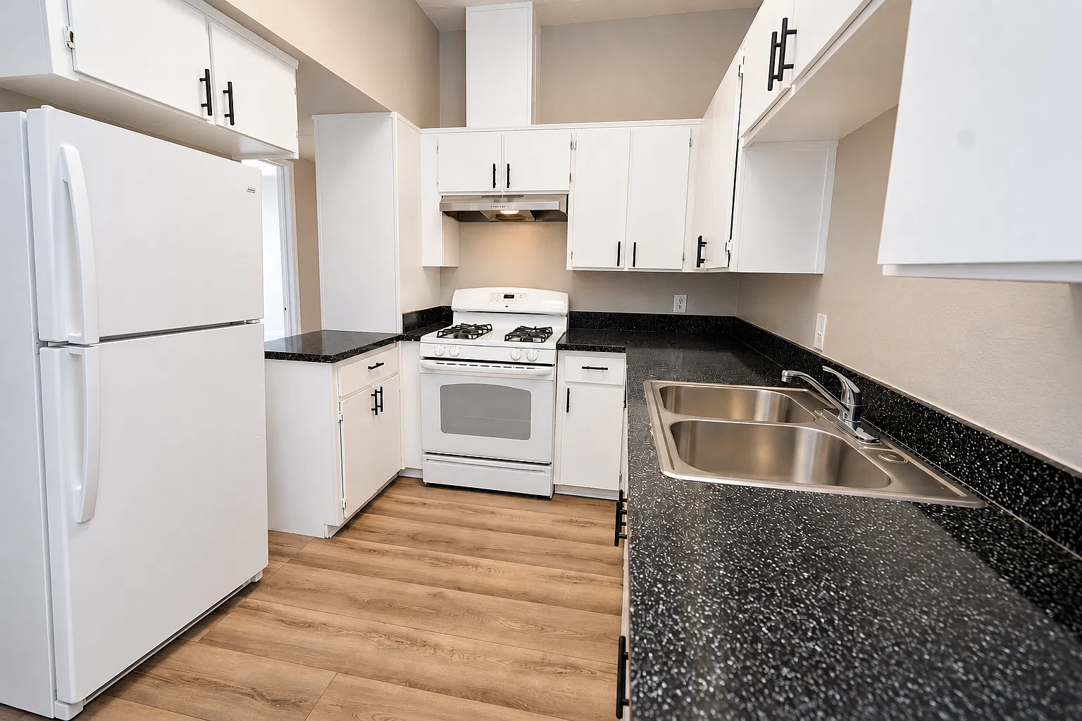 2 bed, 833 sqft, $1,745 — Photo 2