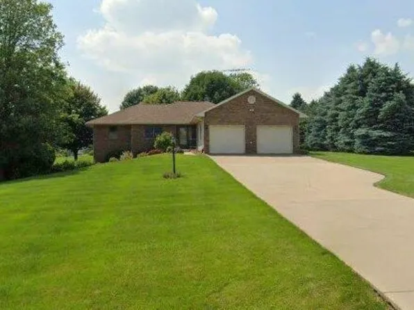 10699 Blue Jay Dr, Peosta, IA 52068