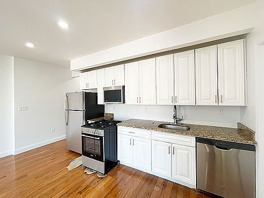 5th image of 121 Sherman Ave APT 42