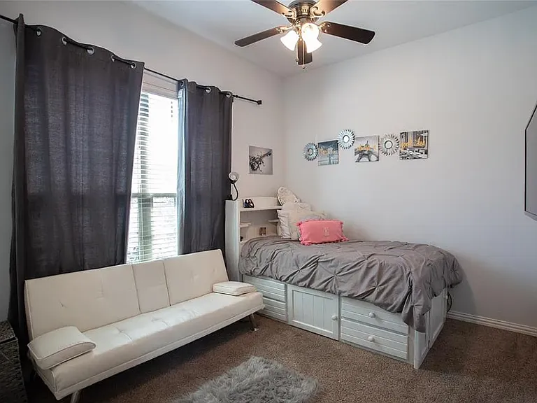 326 Hawthorn Dr — Photo 16