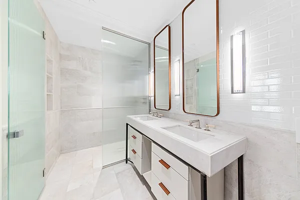 Rented by R New York | media 8