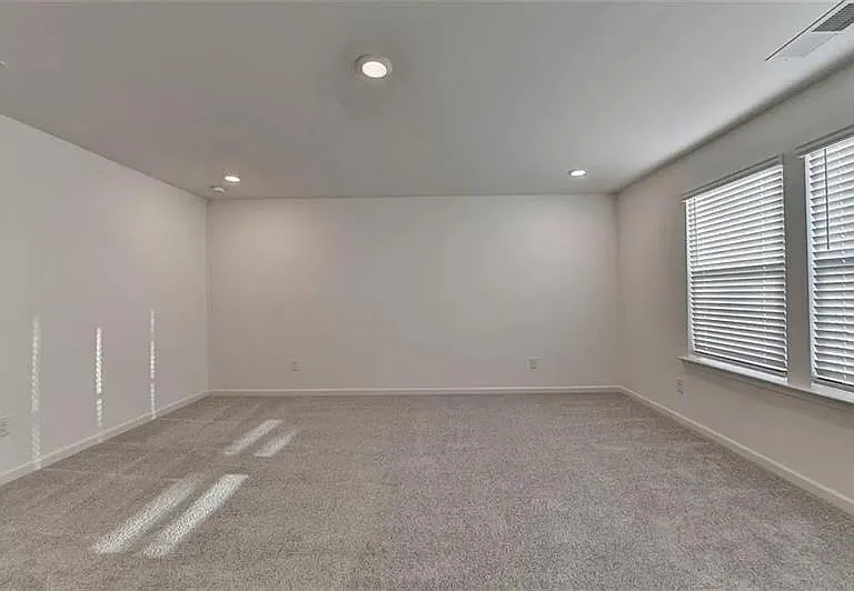 100 Mission Blvd — Photo 14