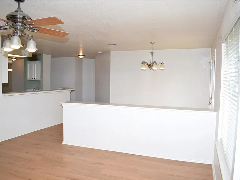 2418 Willow Way — Photo 12