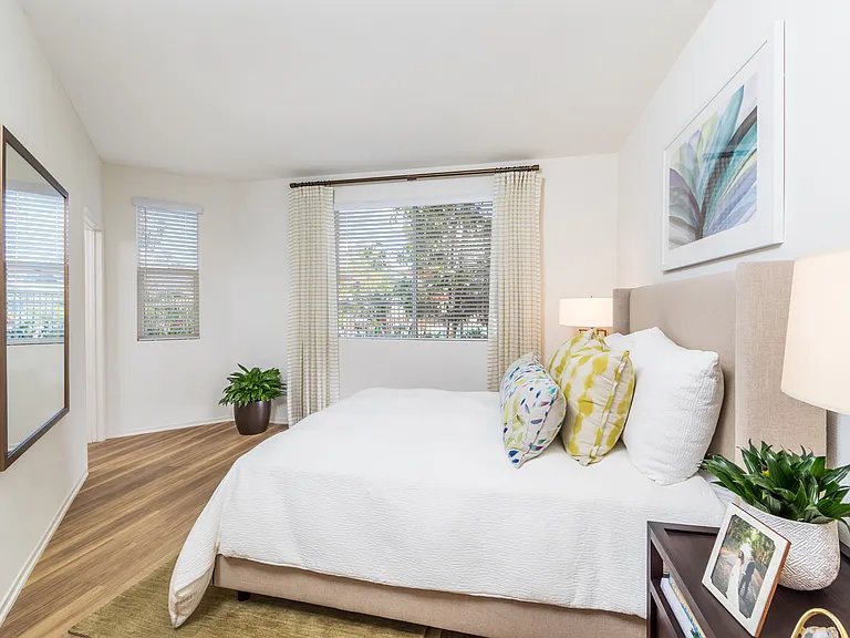 Vista Bella Apartment Homes — Photo 8