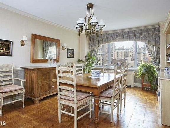 3rd image of 931 Lexington Ave #7G