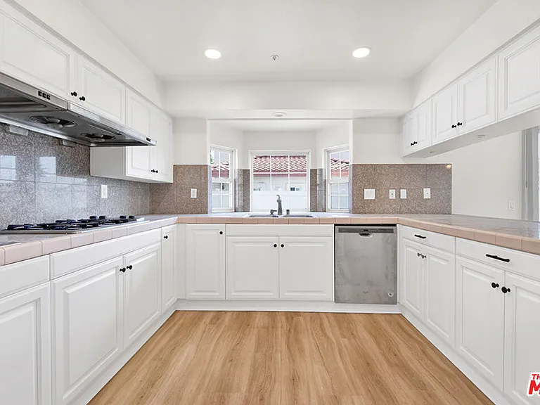 5532 Angelus Ave — Photo 2