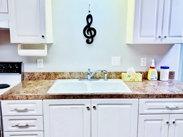 3009 9th Street Ln NE, Hickory, NC 28601