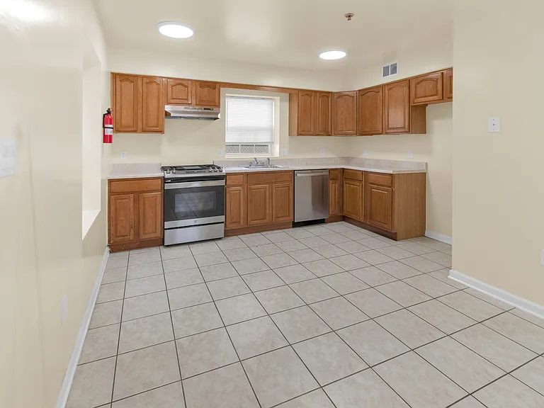 13 Lisa Ct #1 — Photo 2
