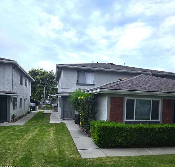 1179 Acadia Pl — Photo 1