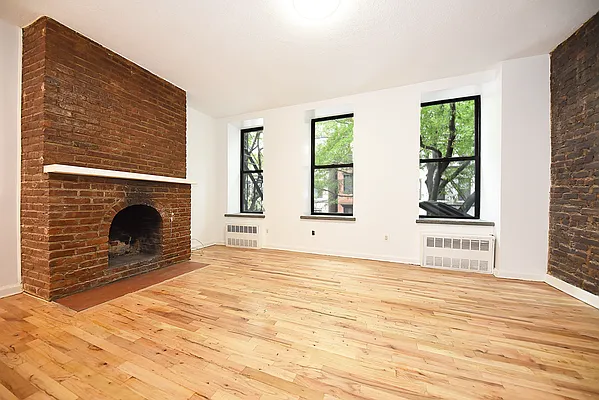 Rented by Buchbinder & Warren | media 12