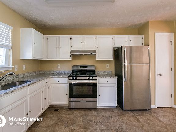 4th image of 604 River Bend Cir