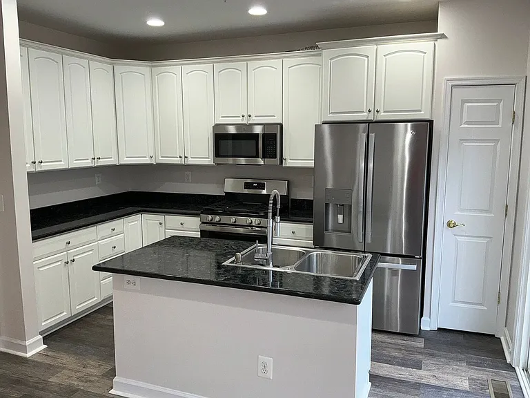 332 Casey Ln — Photo 4