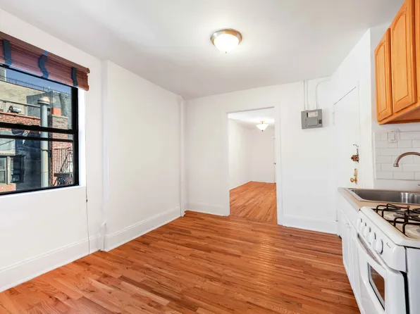 241 Mulberry Street image 3 of 5