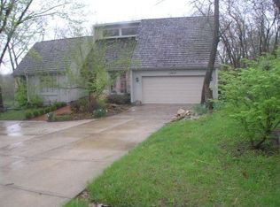 15473 Overbrook Ln, Overland Park, KS 66224