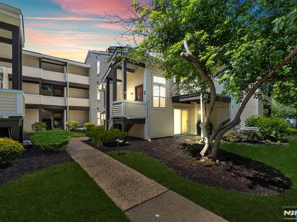121 Country Club Dr APT 10, Union, NJ 07083