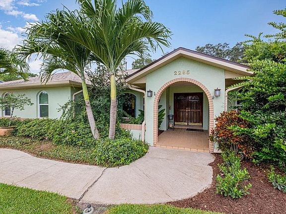 4th image of 2295 Woodlawn Cir