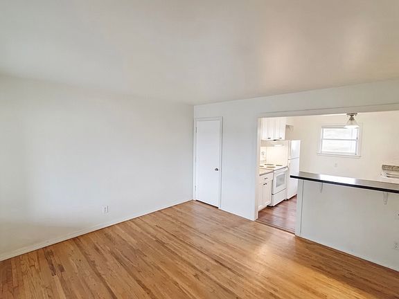 5th image of 33 E Rich Ave