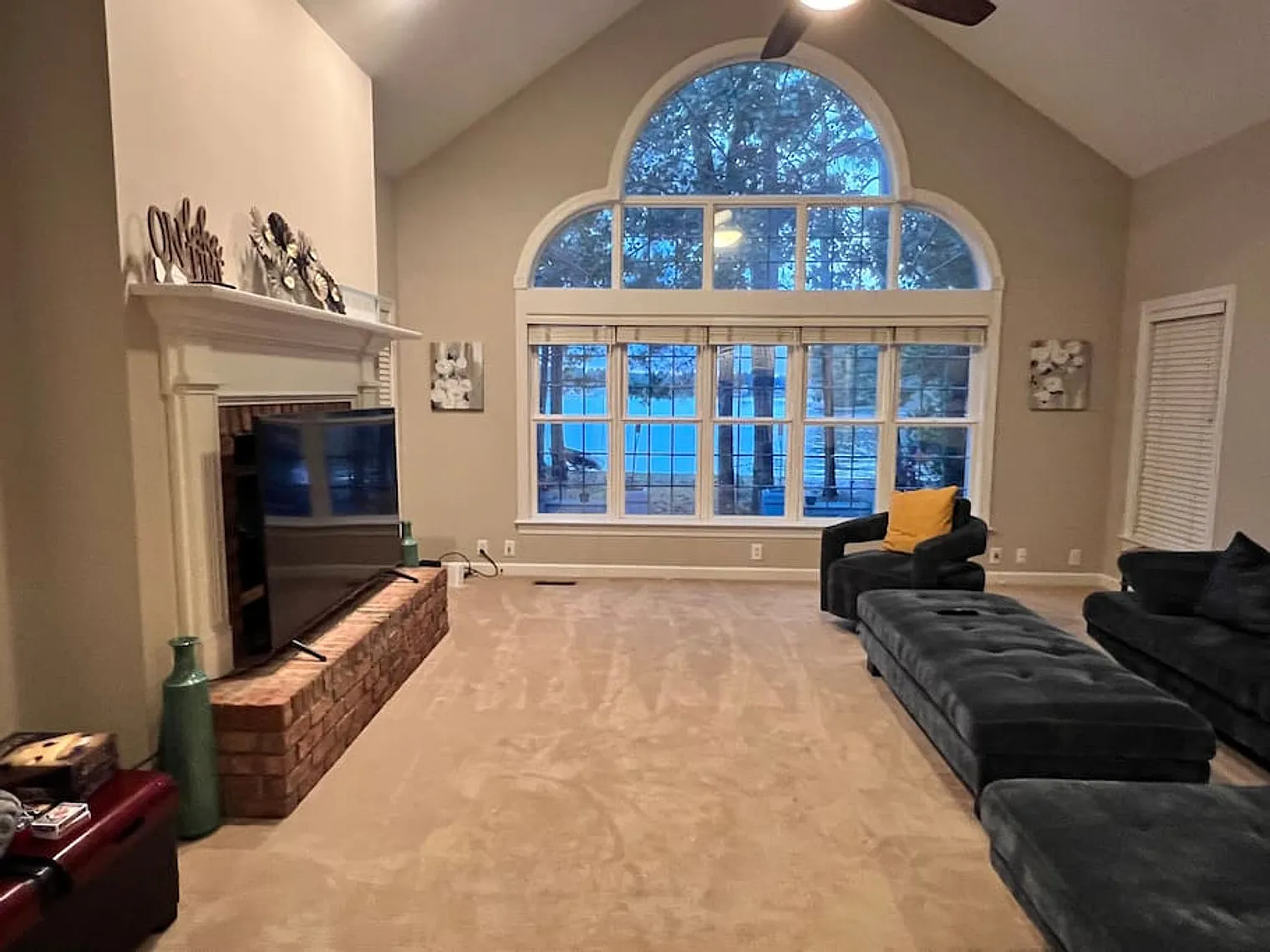 3 bed, 2.0 bath, 2690 sqft, $5,021 — Photo 2