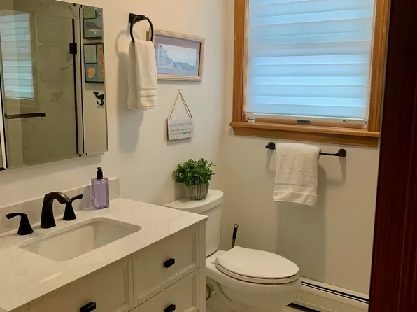 12 Old Lighthouse Rd, Tisbury, MA 02568