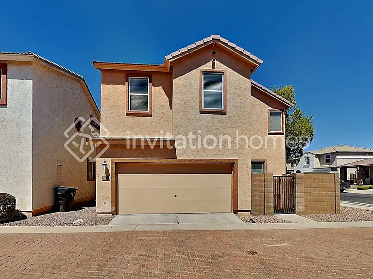4239 E Milky Way — Photo 1