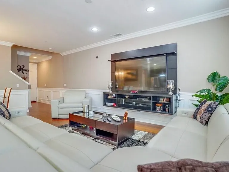 22057 Barrington Way — Photo 2