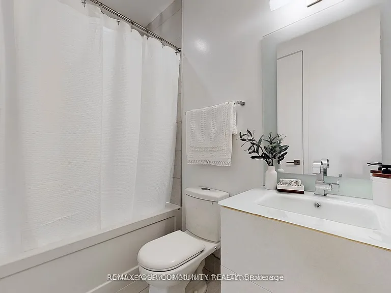 111 Saint Clair Ave W #1828 — Photo 24