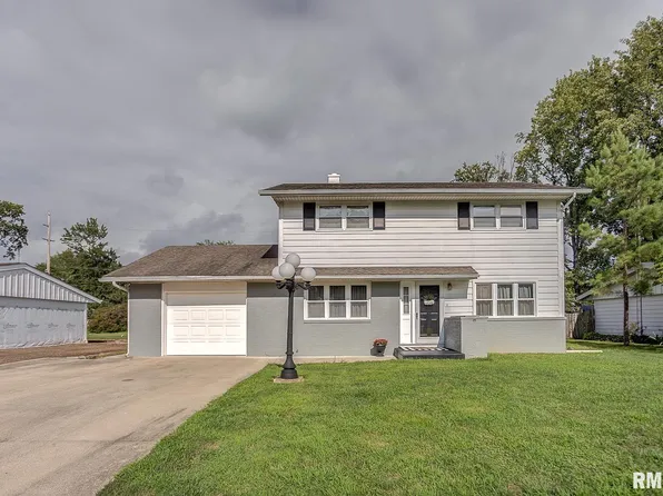 335 Janet Dr, Centralia, IL 62801