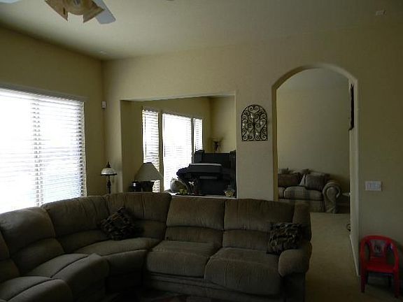 5th image of 12 Henshaw Ct