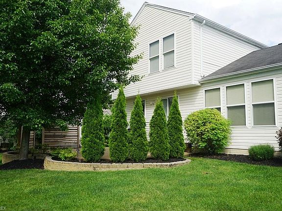 3rd image of 424 Canterbury Ln