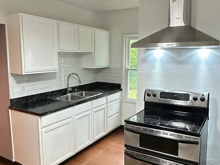 18201 Royalton Rd — Photo 5