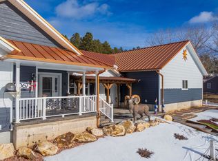 1067 E Homestead Dr, Custer, SD 57730