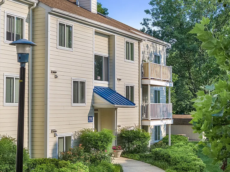 West Woods Apartments — Photo 20