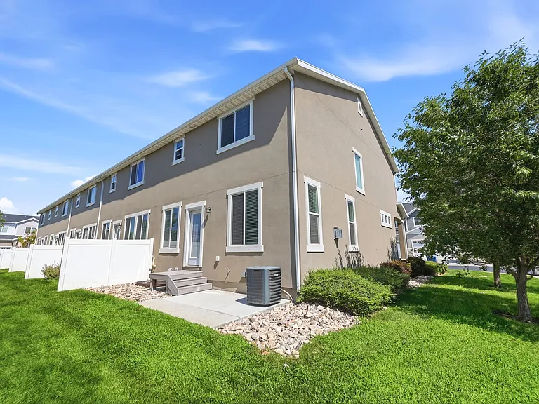 153 W Silver Springs Dr — Photo 6