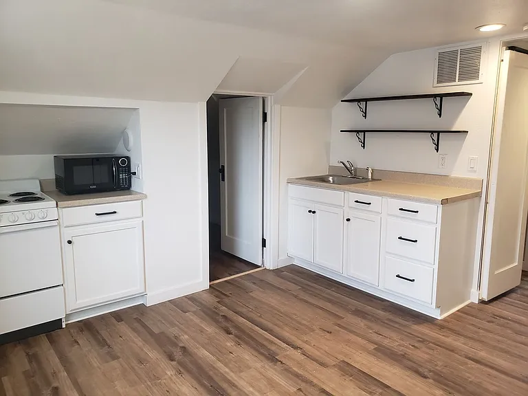 423 Alderson Ave — Photo 4