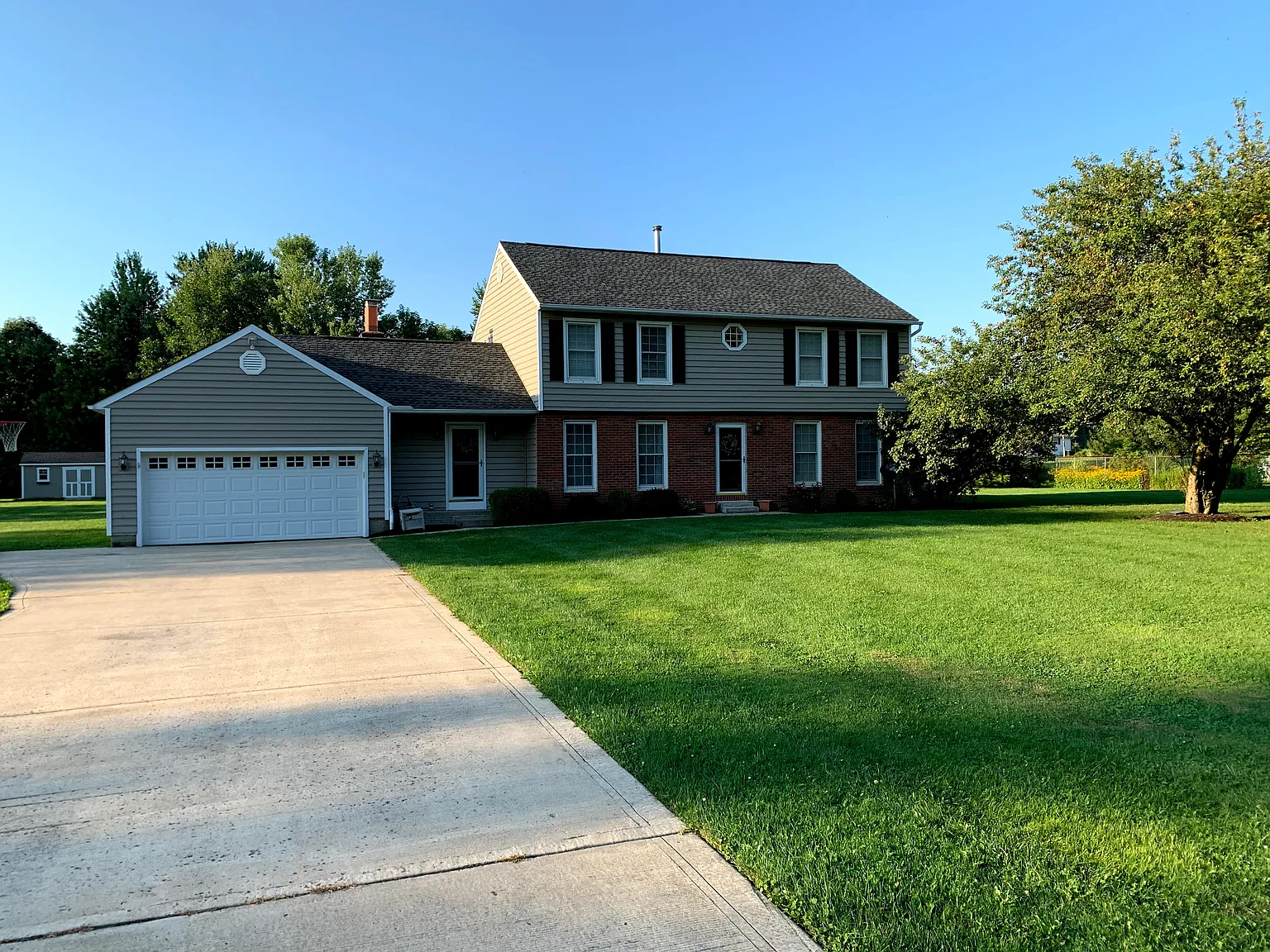 4 bed, 2.5 bath, 2102 sqft, $4,000 — Photo 2