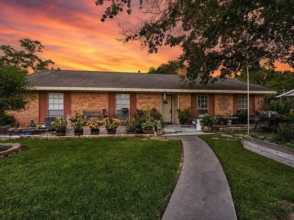 1409 Cedarbrook Ct, Seabrook, TX 77586