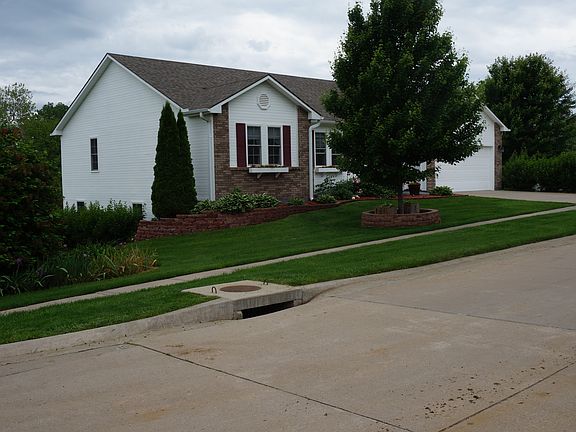2nd image of 1204 S Arbor St