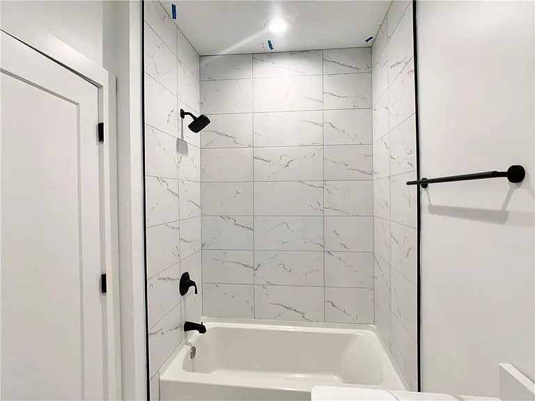 556 Seal Pl NE #B — Photo 15
