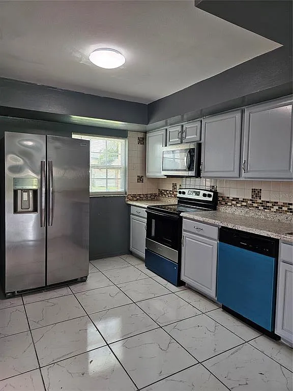 3 bed, 2.0 bath, 1329 sqft, $1,850 — Photo 2