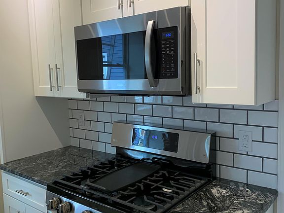 3rd image of 517 N Saint Clair St Floor 1