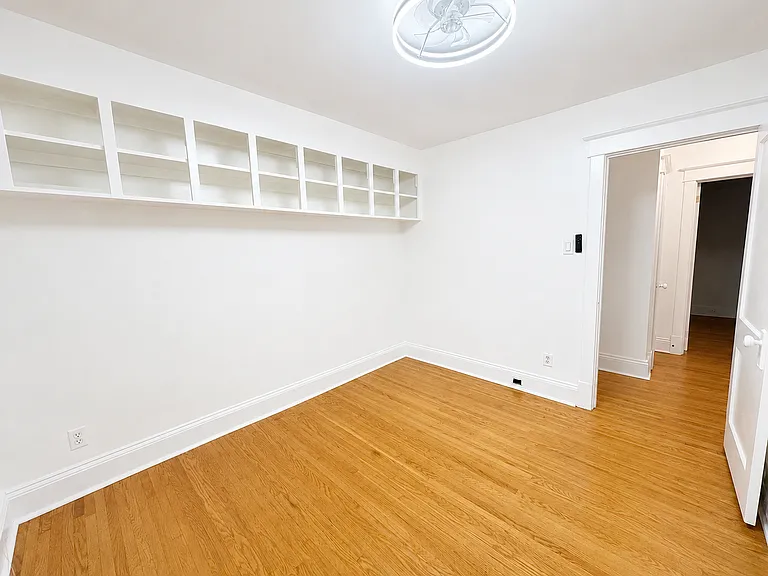 272 Stinson Cres — Photo 18