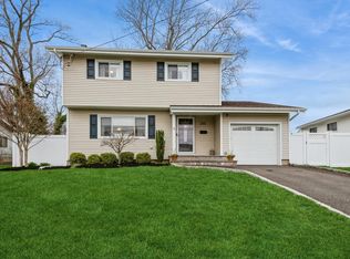 2393 Wallen Ln, Bellmore, NY 11710