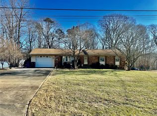 3575 Robindale Dr, Winston Salem, NC 27107