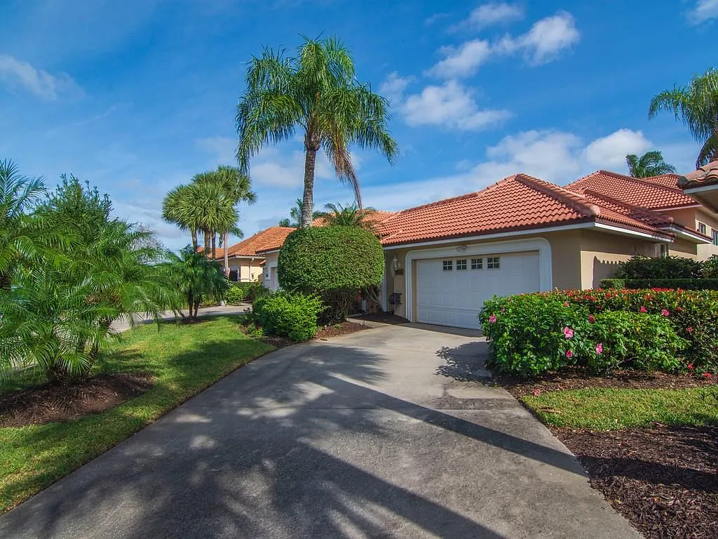 3 bed, 2.5 bath, 2122 sqft, $8,000 — Photo 3