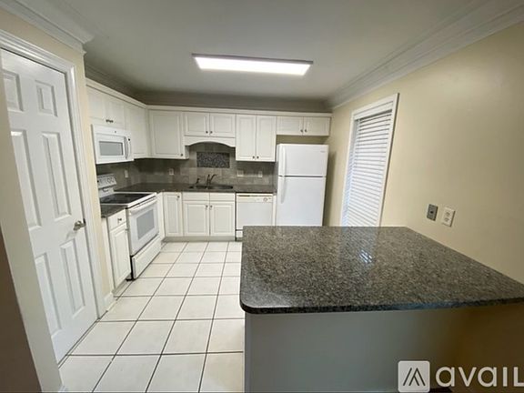 4th image of 1112 Boone Ln